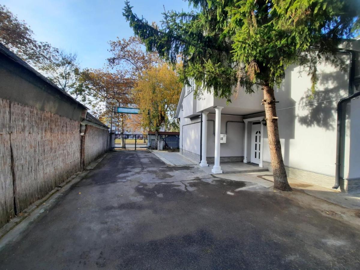 德布勒森Borostyan Panzio住宿加早餐旅馆 外观 照片